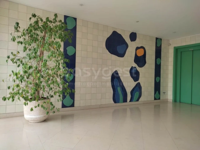 Garagem para Venda em São Domingos de Benfica Foto 16