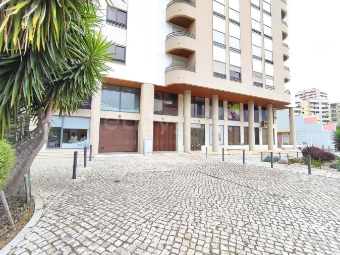 Garagem para Venda em São Domingos de Benfica Foto 4