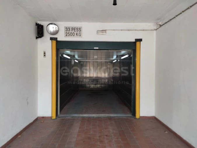 Garagem para Venda em São Domingos de Benfica Foto 6