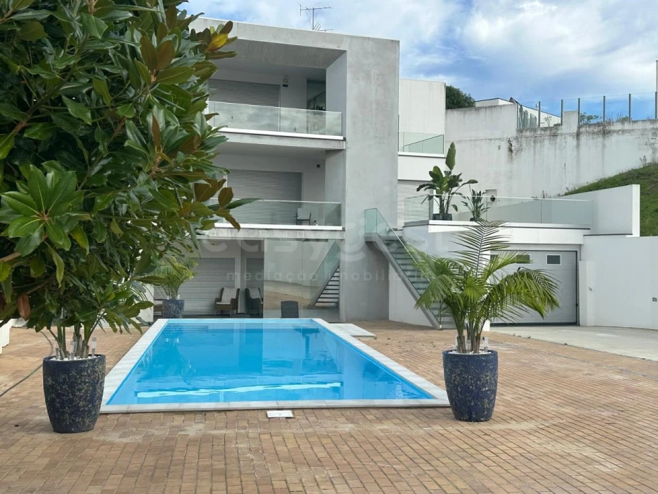 Moradia T4 para Venda em Nazare Foto 1