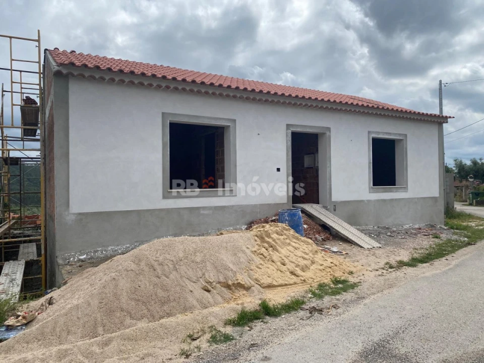 Moradia T3 para Venda em Olalhas Foto 1