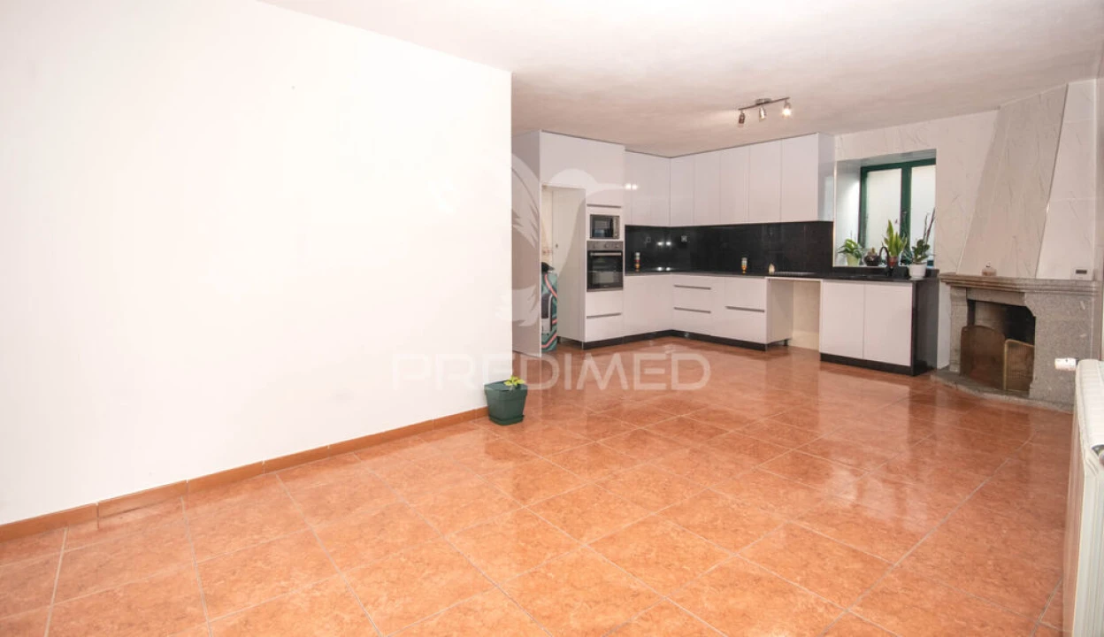 Moradia T3 para Venda em Freixo de Numão Foto 2