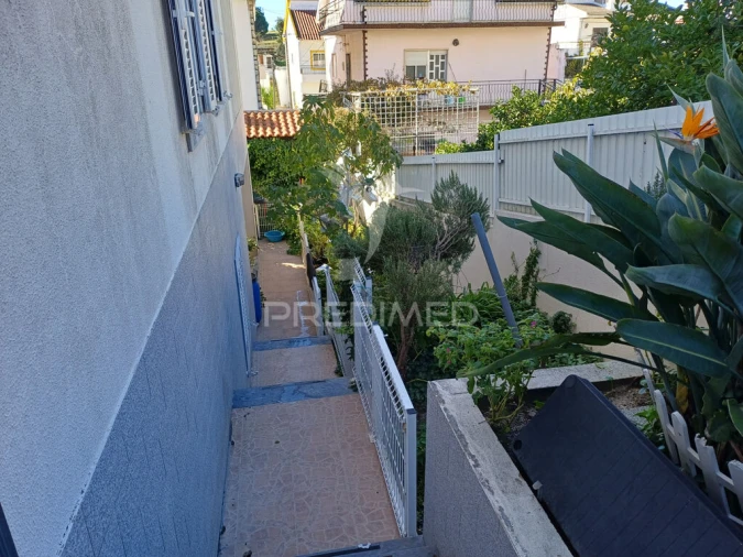 Moradia T5 para Venda em Laranjeiro e Feijó Foto 4