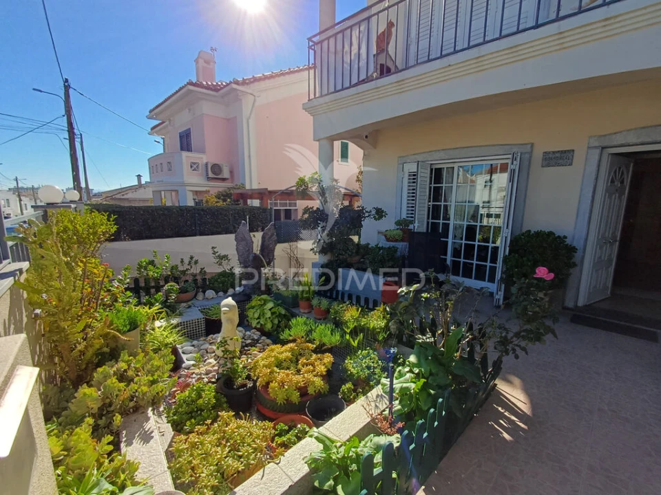 Moradia T5 para Venda em Laranjeiro e Feijó Foto 2