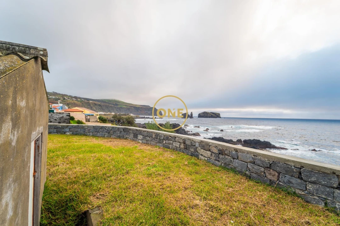 Moradia T2 para Venda em Mosteiros Foto 1