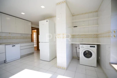 Apartamento T3 para Arrendamento em Santa Clara