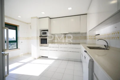Apartamento T3 para Arrendamento em Santa Clara