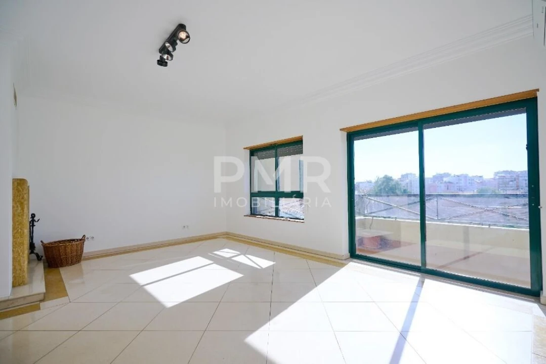 Apartamento T3 para Arrendamento em Santa Clara Foto 2