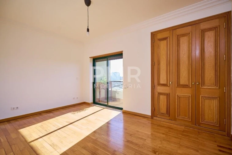 Apartamento T3 para Arrendamento em Santa Clara Foto 6