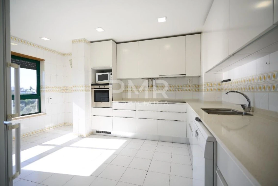 Apartamento T3 para Arrendamento em Santa Clara Foto 9