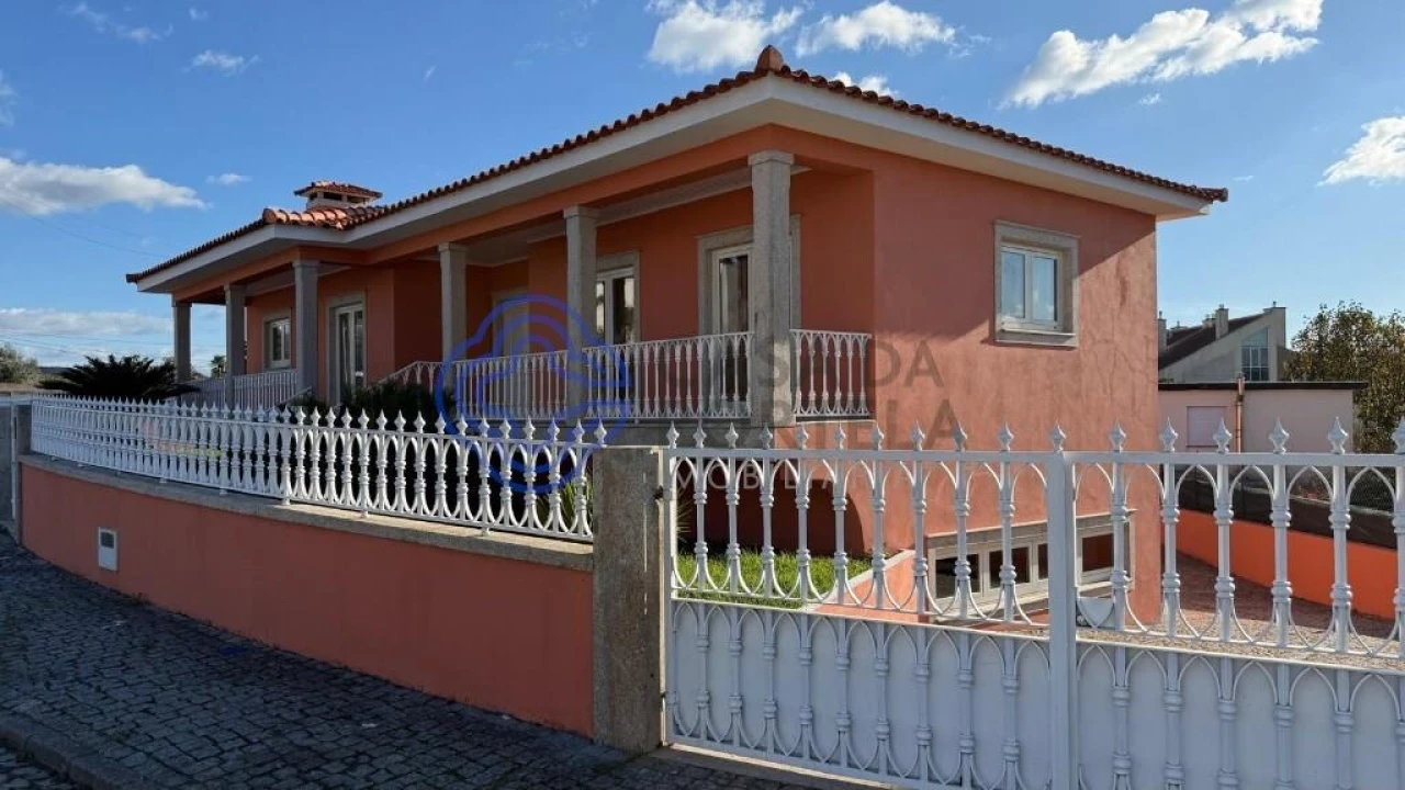 Moradia T3 para Venda em Nine Foto 1