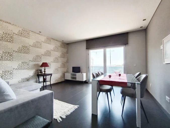 Apartamento T2 para Arrendamento em Santo Antonio dos Olivais