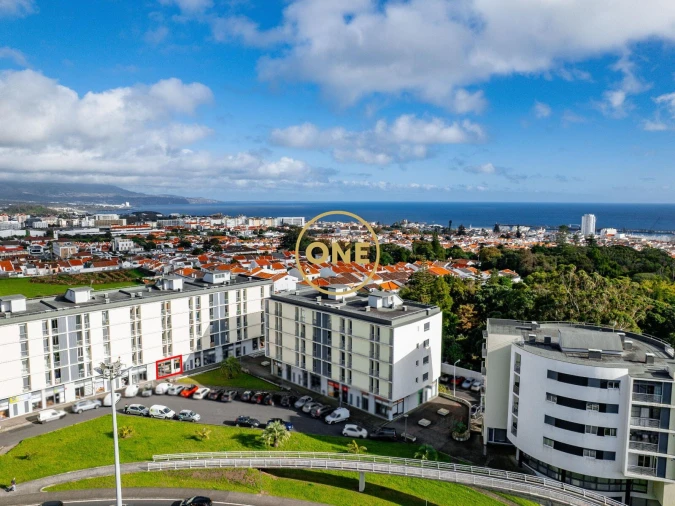 Loja para Venda em Ponta Delgada (São José)