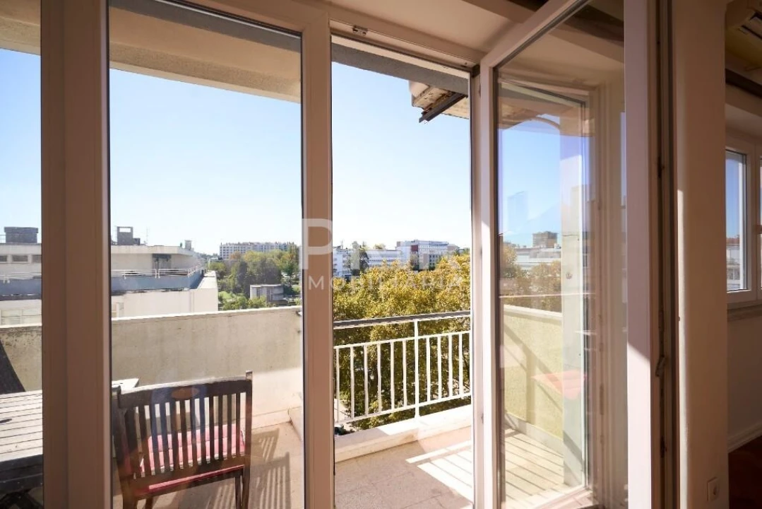 Apartamento T3 para Arrendamento em Lumiar Foto 4