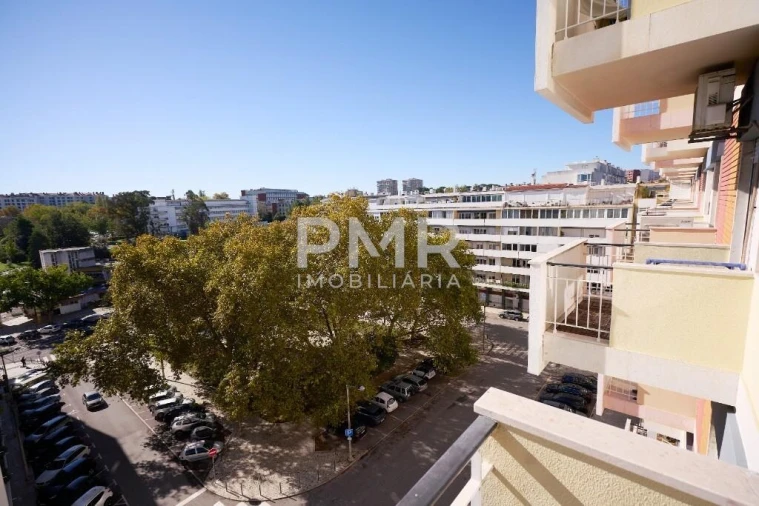 Apartamento T3 para Arrendamento em Lumiar Foto 4