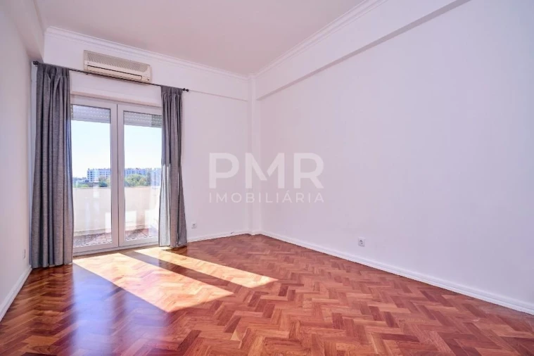 Apartamento T3 para Arrendamento em Lumiar Foto 13
