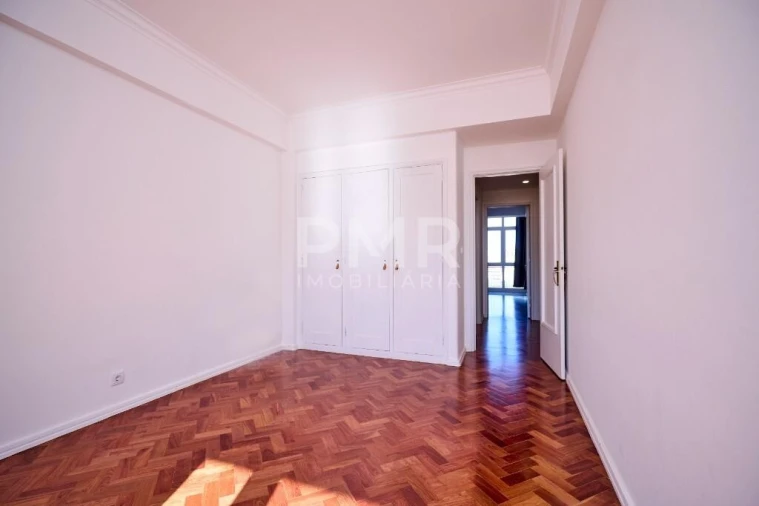 Apartamento T3 para Arrendamento em Lumiar Foto 14