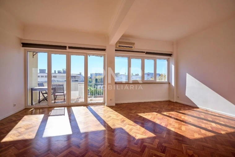 Apartamento T3 para Arrendamento em Lumiar Foto 1