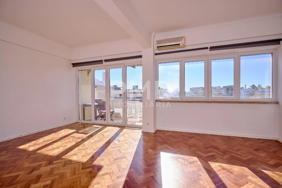 Apartamento T3 para Arrendamento em Lumiar Foto 3