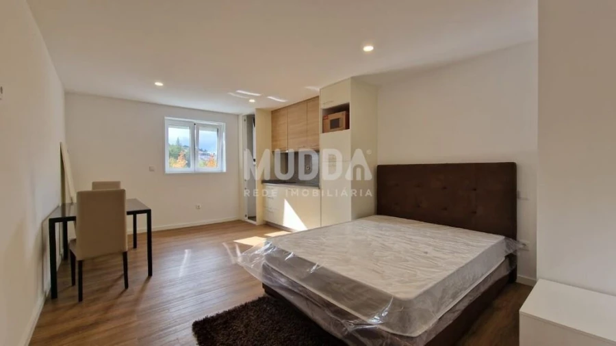 Apartamento para Venda em Sé, Santa Maria e Meixedo