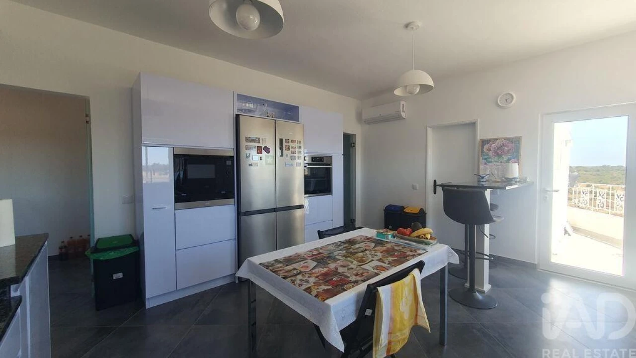 Moradia T4 para Venda em Bensafrim e Barão de São João Foto 9