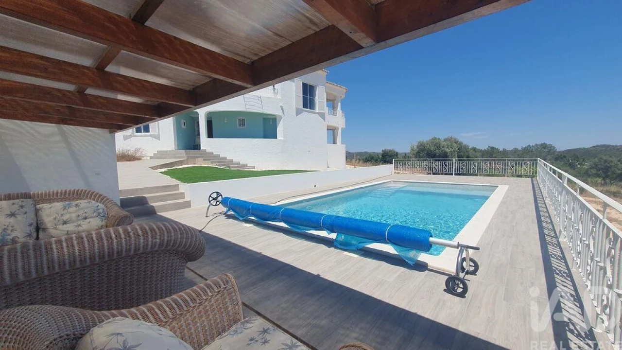 Moradia T4 para Venda em Bensafrim e Barão de São João Foto 1