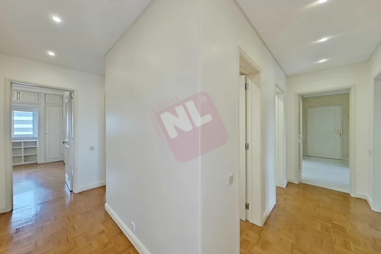 Apartamento T4 para Arrendamento em Lumiar Foto 31