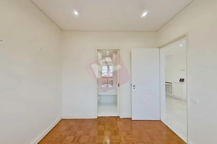 Apartamento T4 para Arrendamento em Lumiar Foto 24
