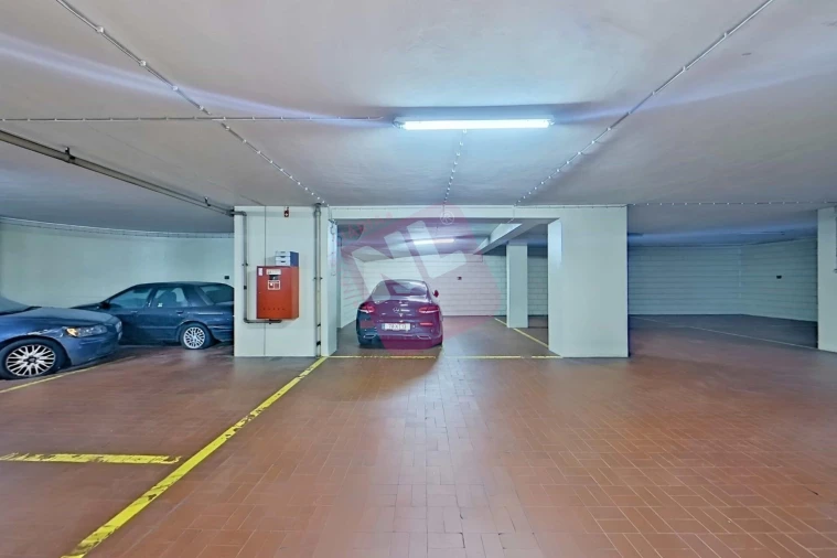 Apartamento T4 para Arrendamento em Lumiar Foto 54