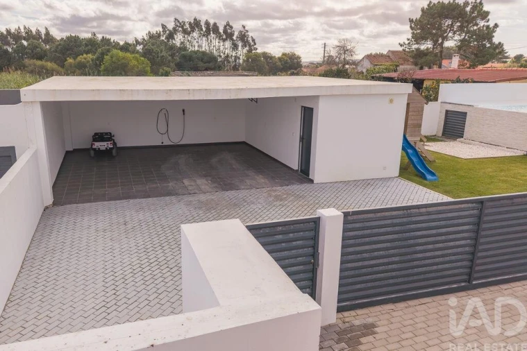 Moradia T4 para Venda em Silveira Foto 36