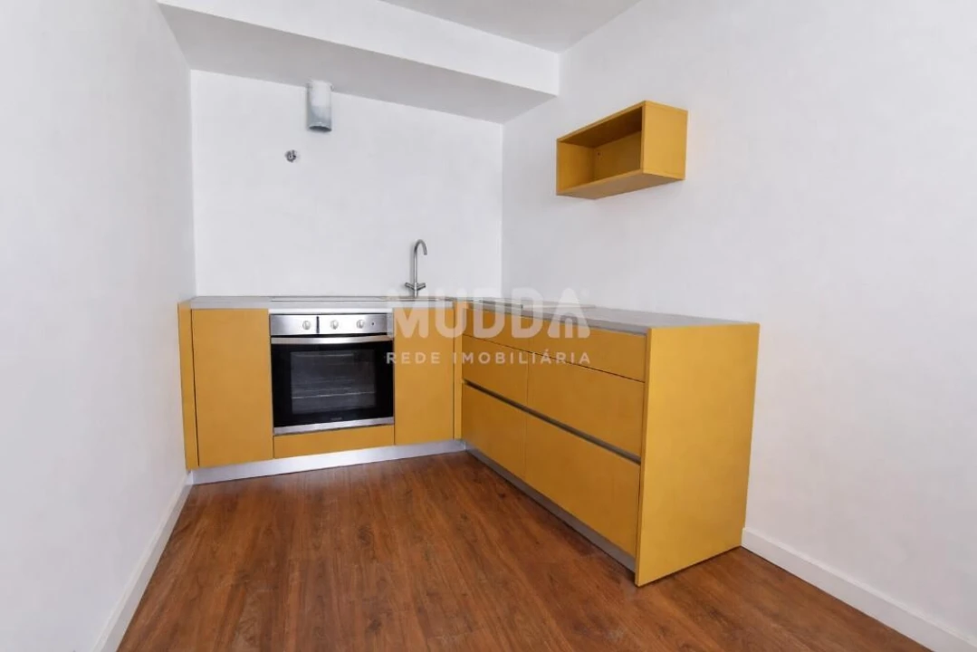 Prédio para Venda em Sé, Santa Maria e Meixedo Foto 2