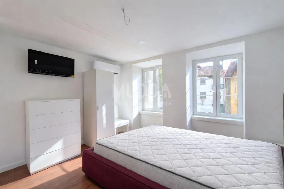 Prédio para Venda em Sé, Santa Maria e Meixedo Foto 14