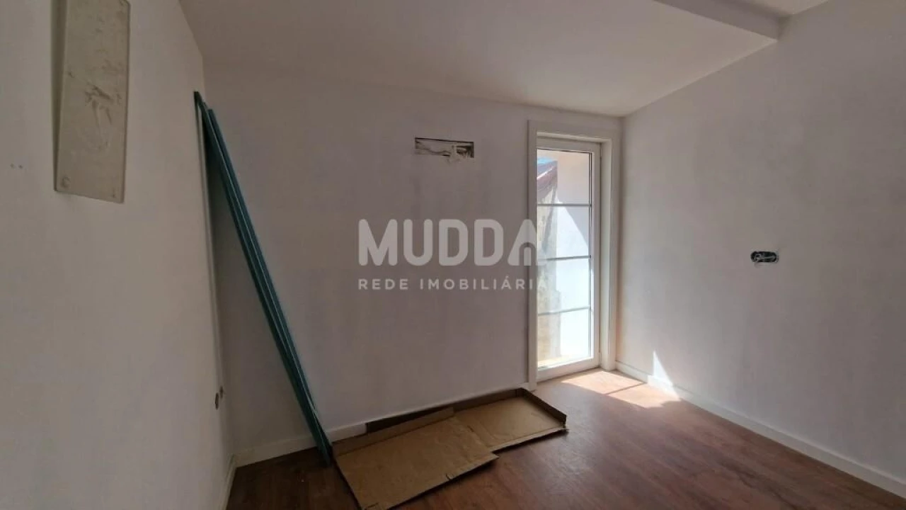 Prédio para Venda em Sé, Santa Maria e Meixedo Foto 12