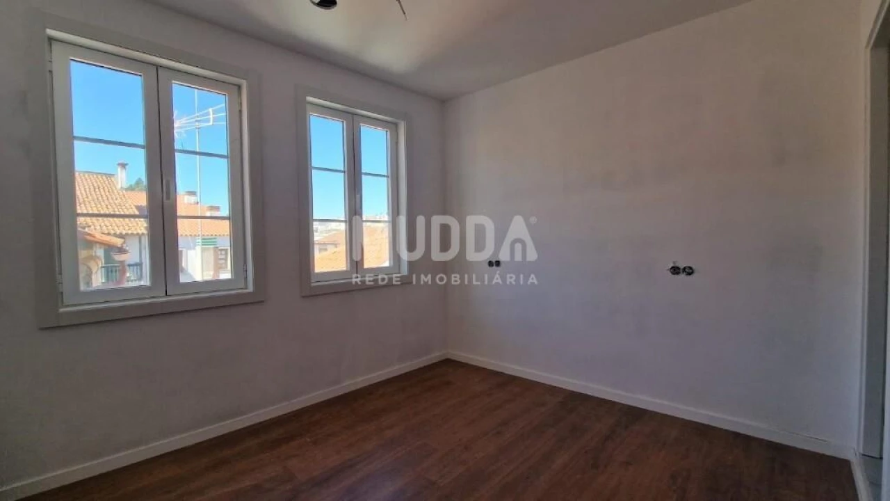 Prédio para Venda em Sé, Santa Maria e Meixedo Foto 19