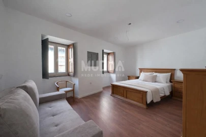 Prédio para Venda em Sé, Santa Maria e Meixedo