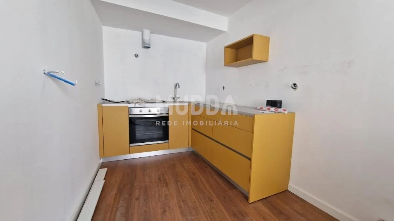 Prédio para Venda em Sé, Santa Maria e Meixedo Foto 5