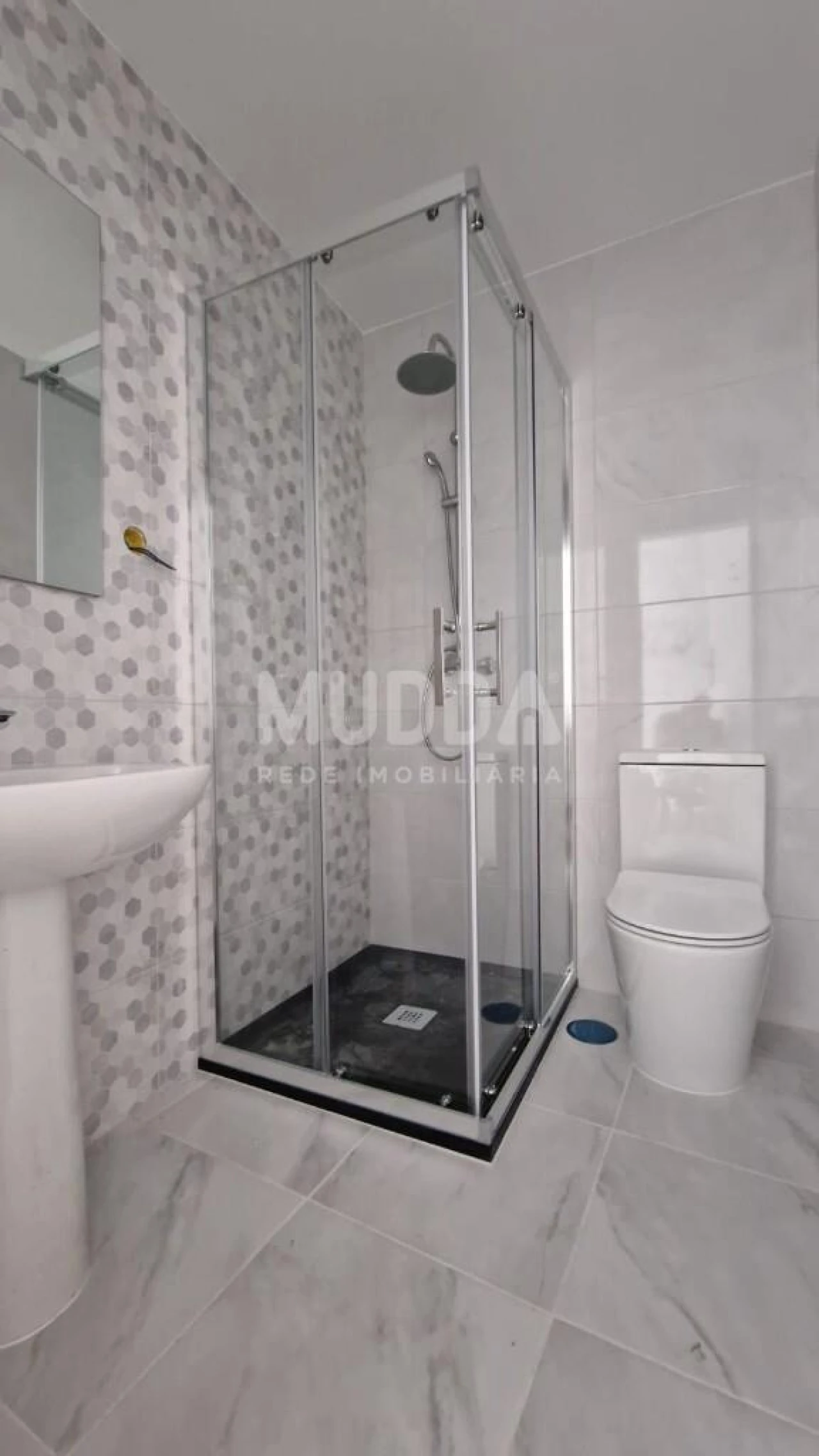 Prédio para Venda em Sé, Santa Maria e Meixedo Foto 18