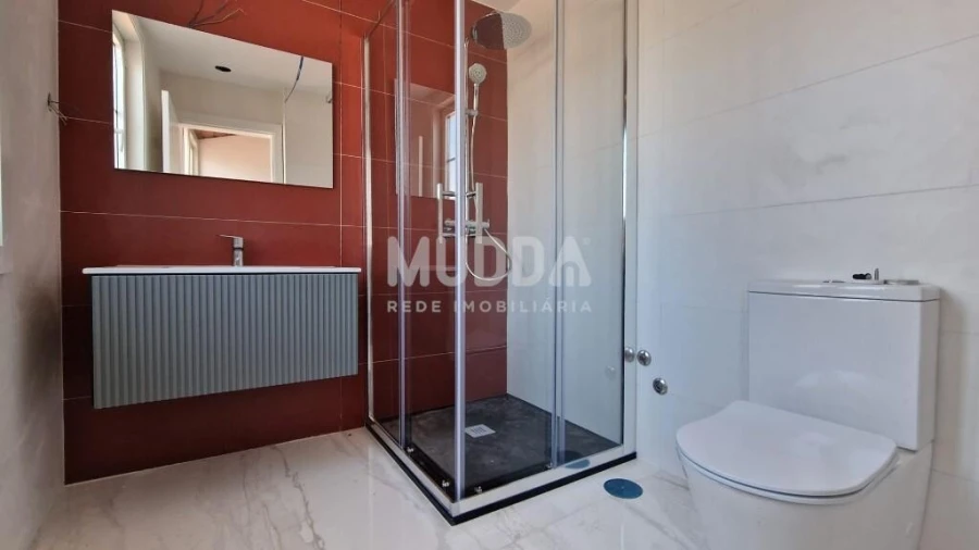 Prédio para Venda em Sé, Santa Maria e Meixedo Foto 2