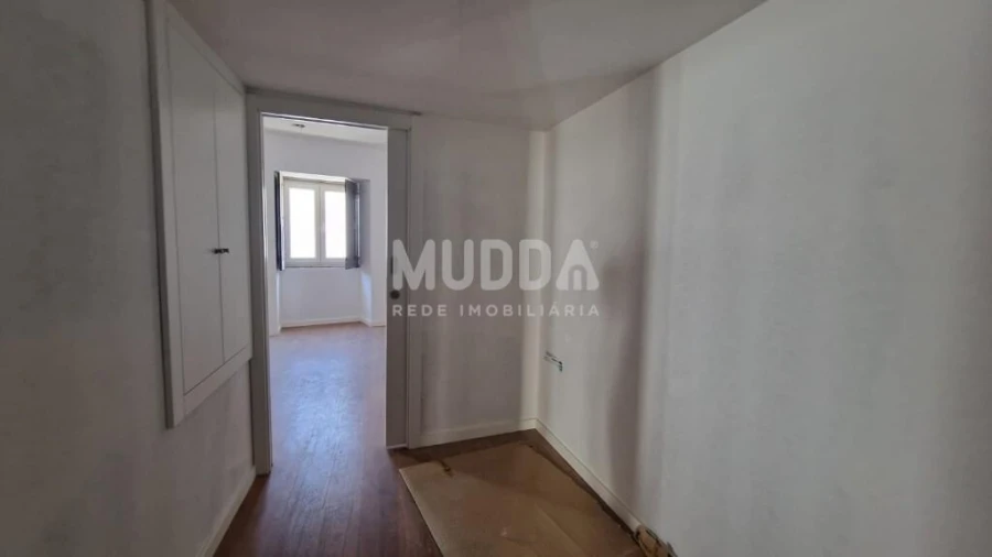 Prédio para Venda em Sé, Santa Maria e Meixedo Foto 16