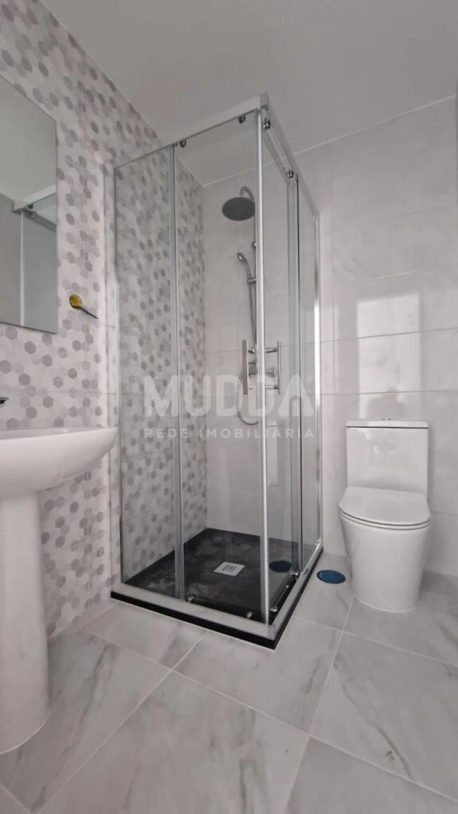 Prédio para Venda em Sé, Santa Maria e Meixedo Foto 18