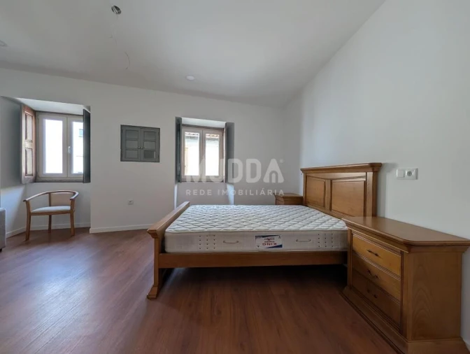 Prédio para Venda em Sé, Santa Maria e Meixedo Foto 6