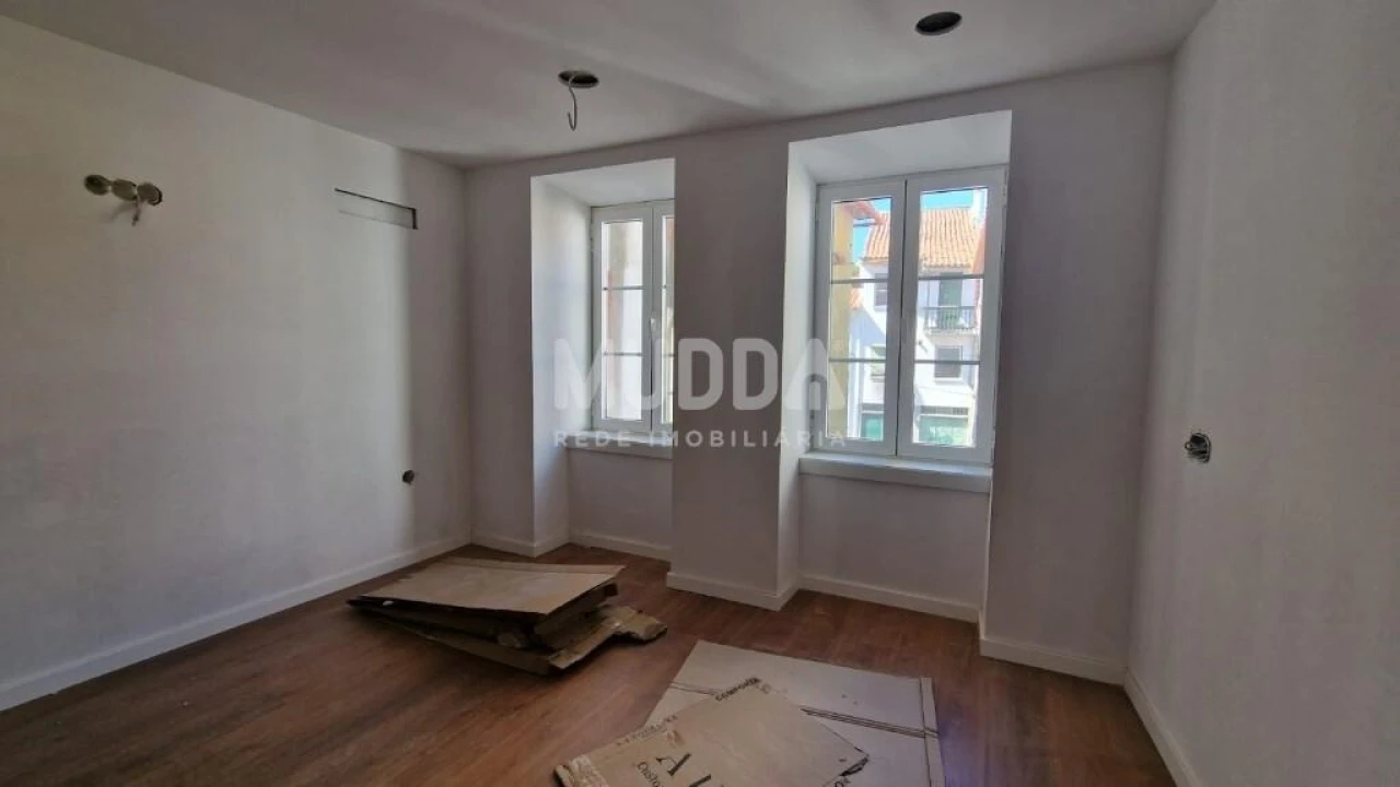 Prédio para Venda em Sé, Santa Maria e Meixedo Foto 7