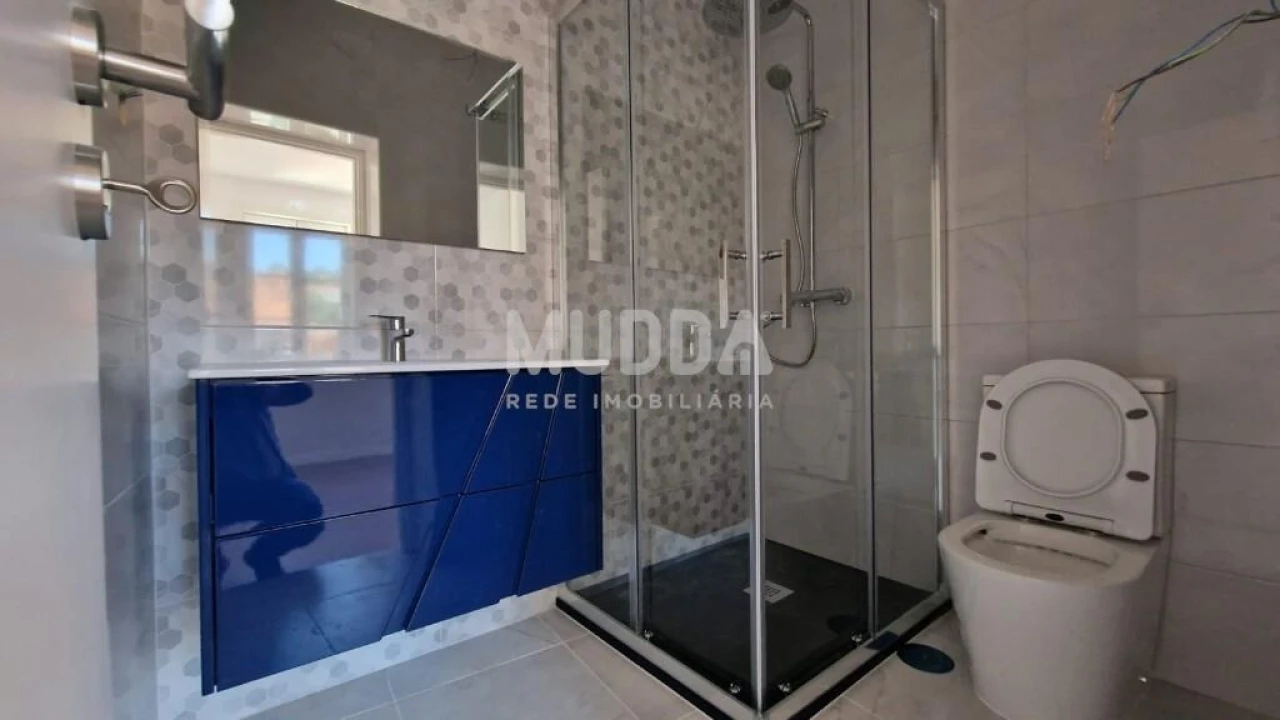 Prédio para Venda em Sé, Santa Maria e Meixedo Foto 9