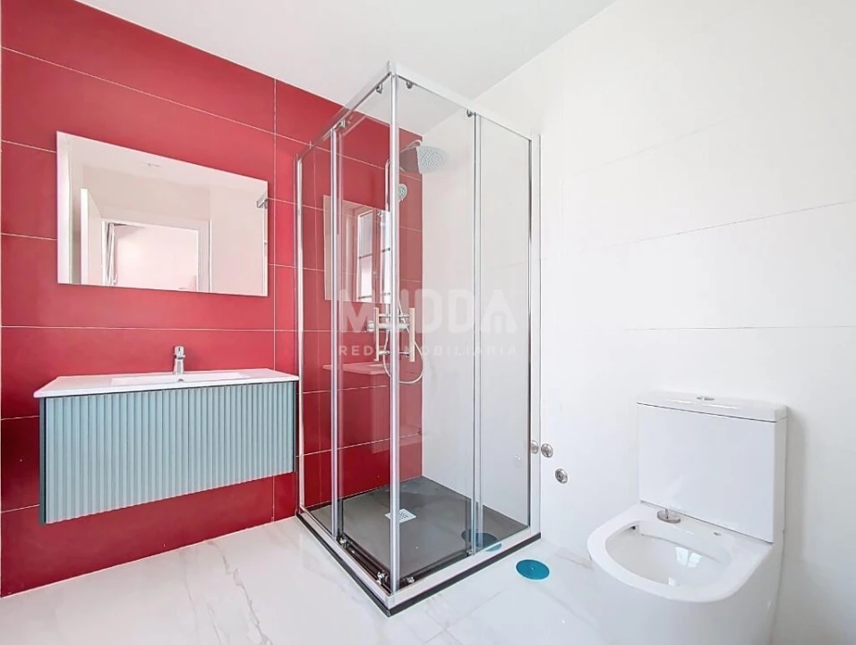 Prédio para Venda em Sé, Santa Maria e Meixedo Foto 5