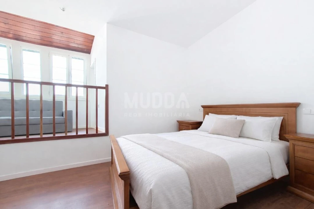 Prédio para Venda em Sé, Santa Maria e Meixedo Foto 2