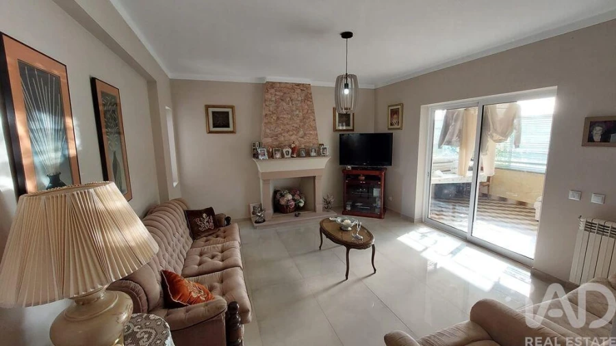 Moradia T4 para Venda em Santa Barbara de Nexe Foto 8