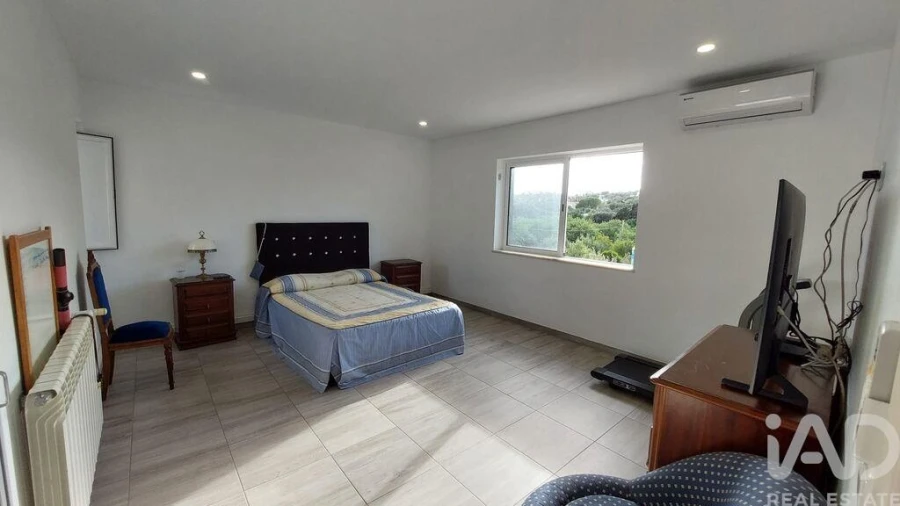 Moradia T4 para Venda em Santa Barbara de Nexe Foto 19