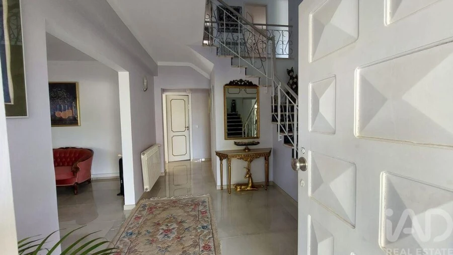 Moradia T4 para Venda em Santa Barbara de Nexe Foto 4