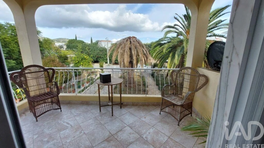 Moradia T4 para Venda em Santa Barbara de Nexe Foto 3