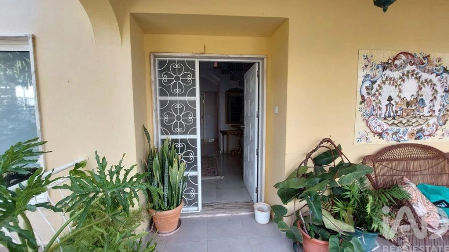 Moradia T4 para Venda em Santa Barbara de Nexe Foto 6